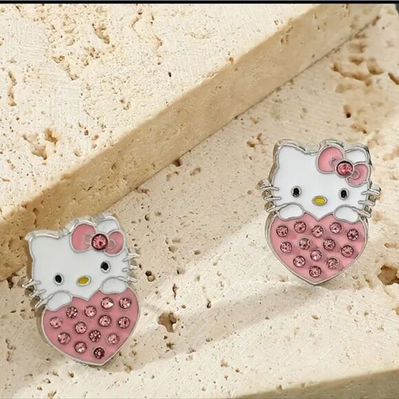 New HELLO KITTY pink rhinestone heart stud earrings - Picture 1 of 1